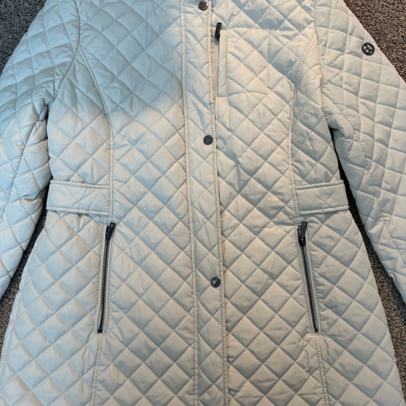 Calvin Klein White Quilted Puffer Jacket - Picture 2 of 9